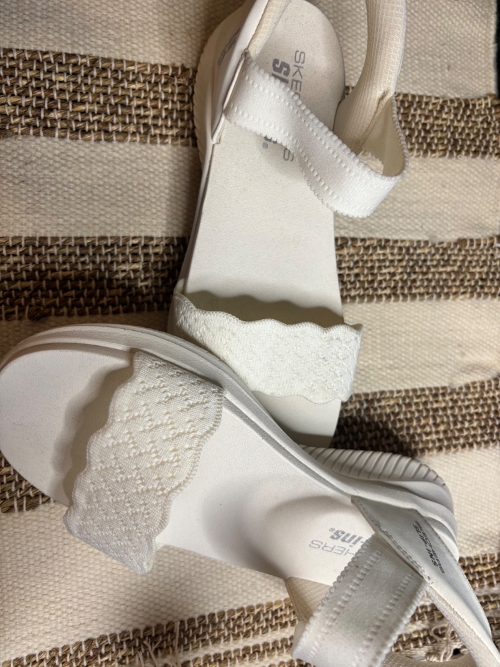Sketchers Slip-ins Sandals - white - 9W - Picture 3 of 6